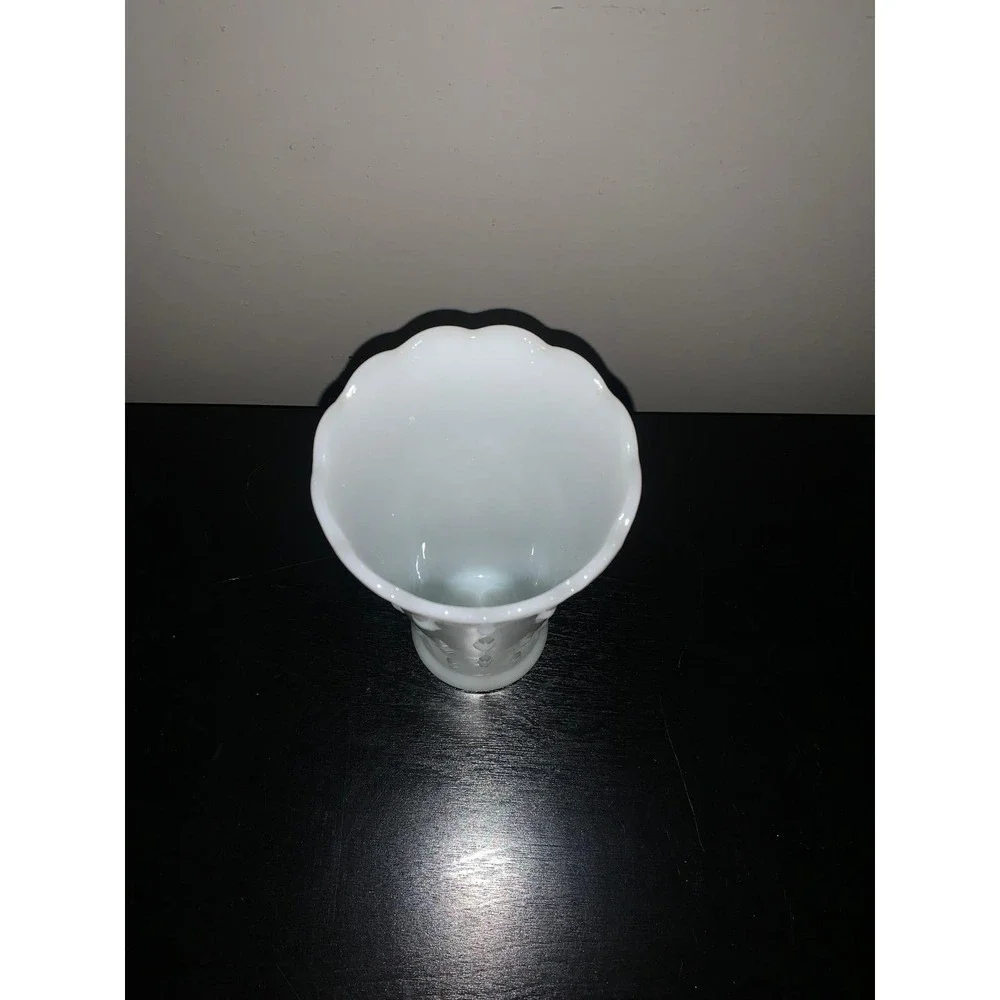 Vintage Anchor Hocking White Milk‎ Glass Vase Raised Dot Pattern Scalloped Rim